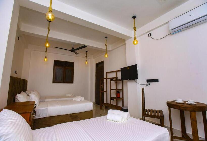 Sakura Surf Lanka Hotel & Restaurant