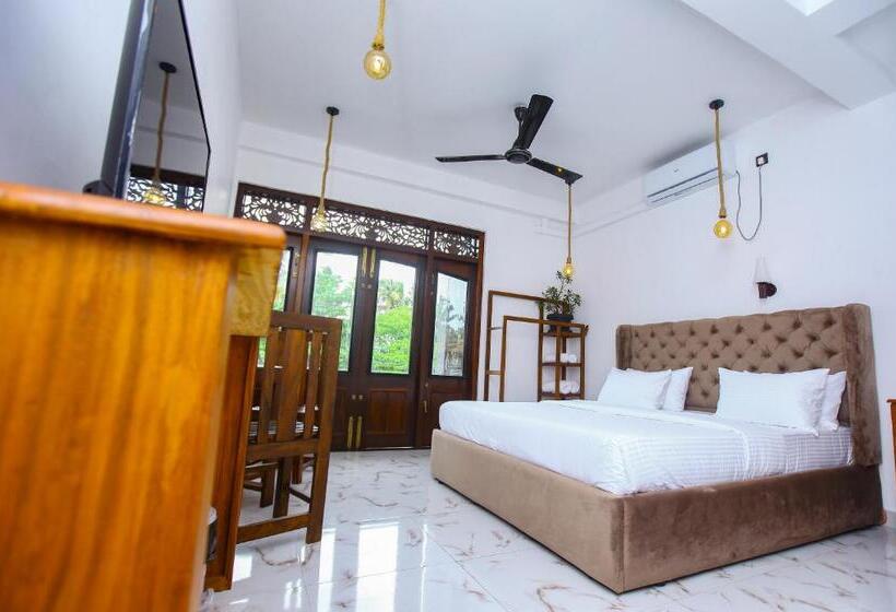 Sakura Surf Lanka Hotel & Restaurant