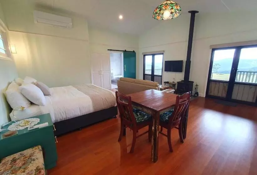 Majatalo Couples Accessible Cabin, Zarina Country Cabins, 6