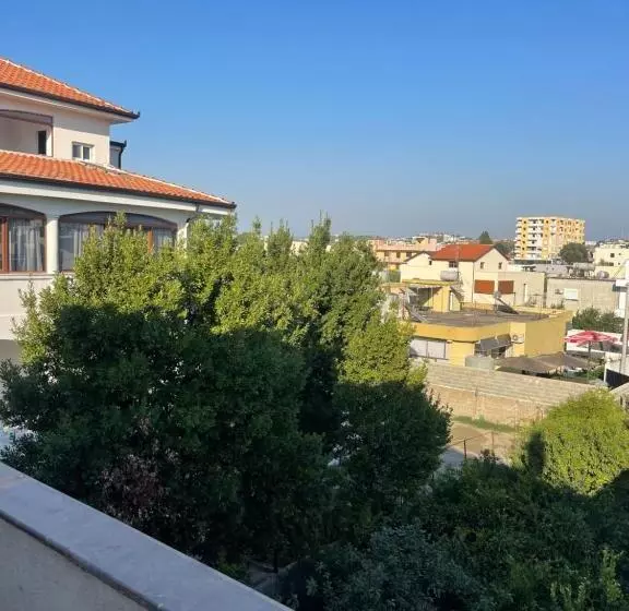 پانسیون Guest House By Roni