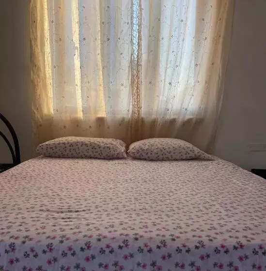 پانسیون Guest House By Roni