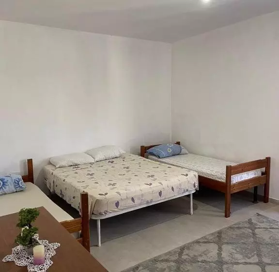 پانسیون Guest House By Roni