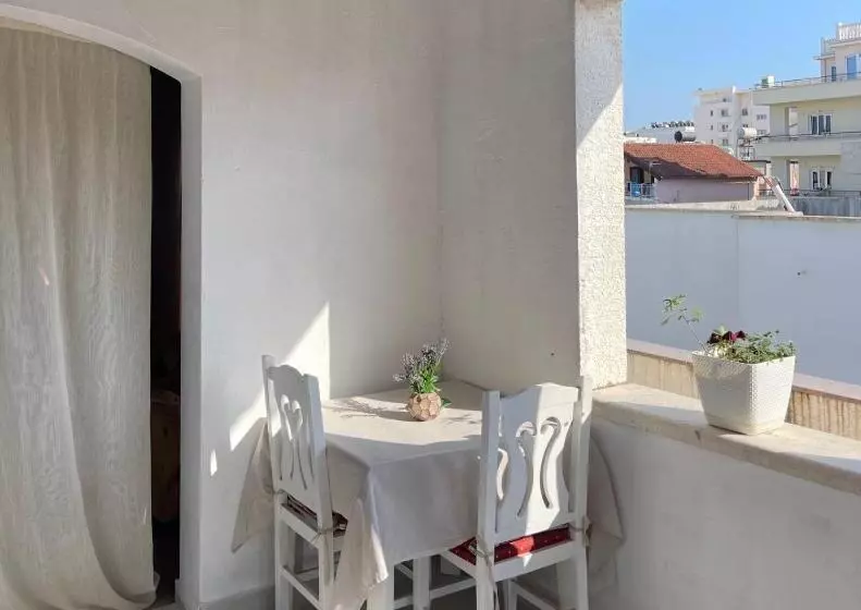 پانسیون Guest House By Roni