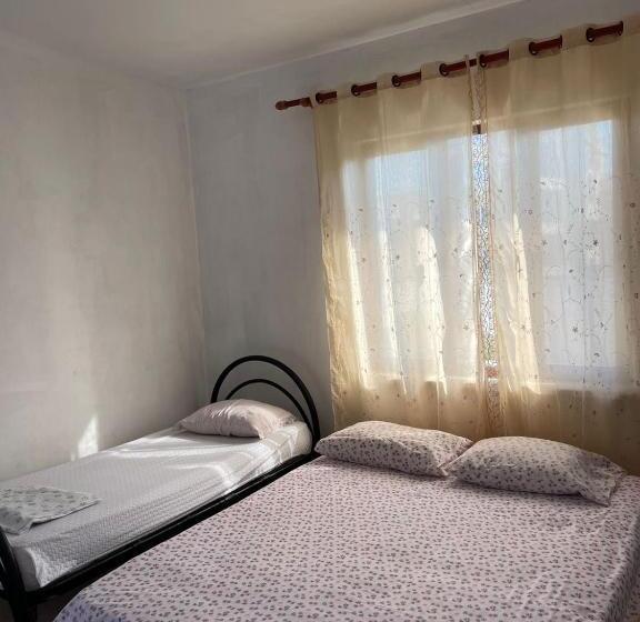 پانسیون Guest House By Roni