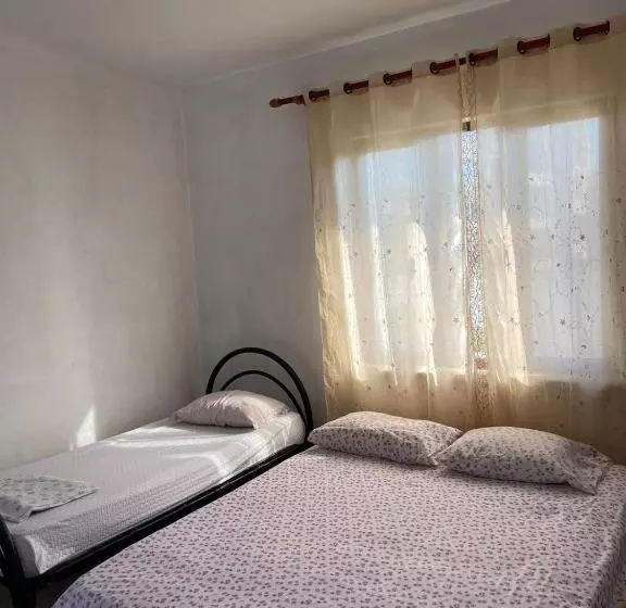 پانسیون Guest House By Roni
