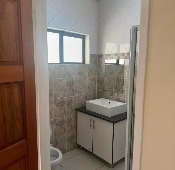 Aamiaismajoitus (B&B) Jakaranda Guest House