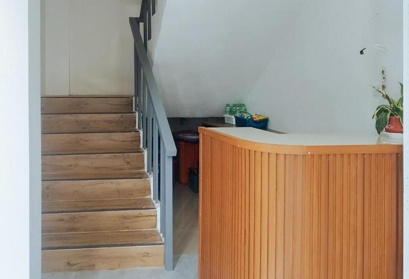 Hotel Reddoorz At Elton Guesthouse