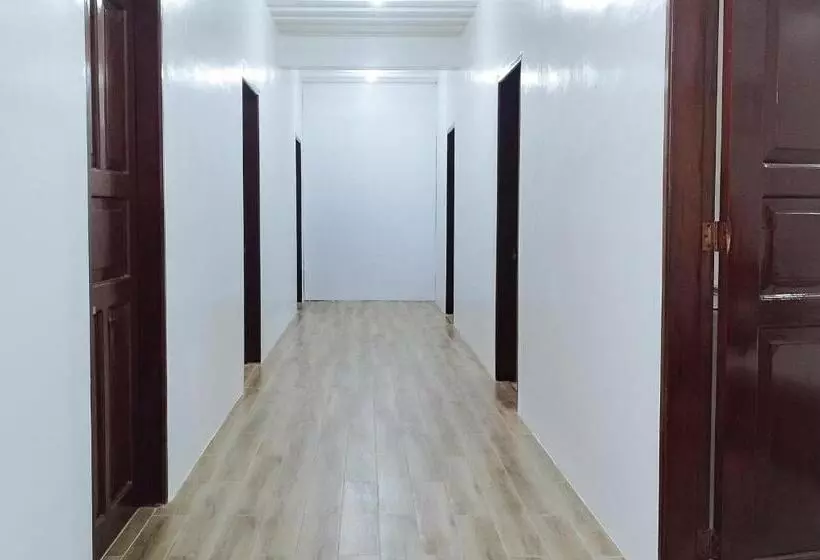 ホテル Reddoorz At Elton Guesthouse