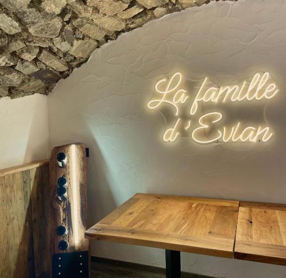 ペンション La Famille D Evian