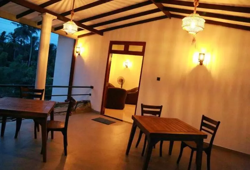 Majatalo Nelum Riverside Villa