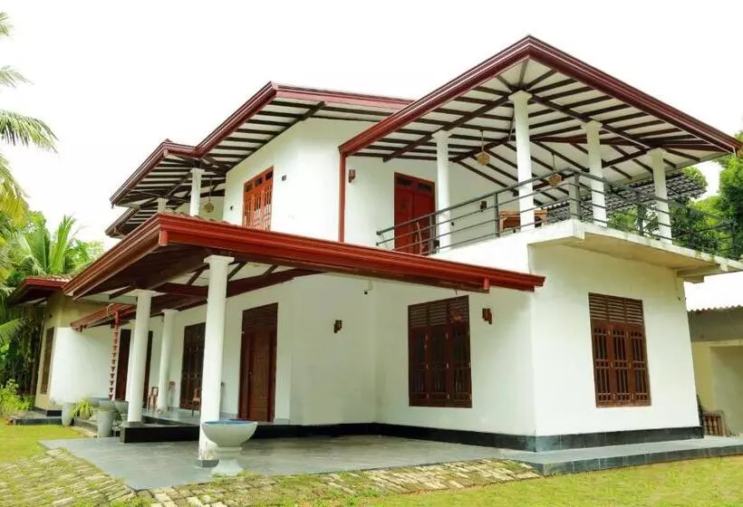 Majatalo Nelum Riverside Villa