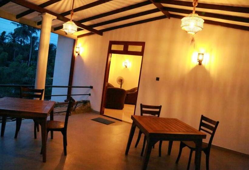 Pensão Nelum Riverside Villa