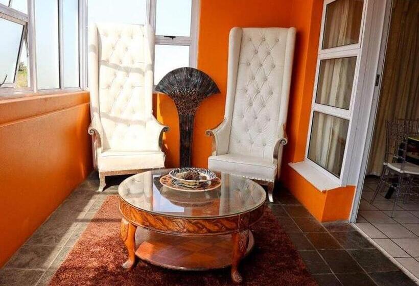 Пансион Thandi S Guest House