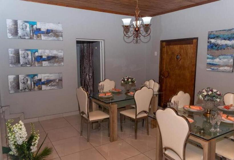 Пансион Thandi S Guest House