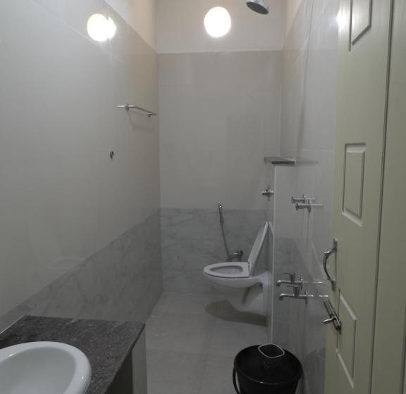 פנסיון The Elite Inn