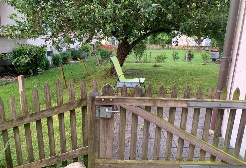 تختخواب و صبحانه Au Quartier