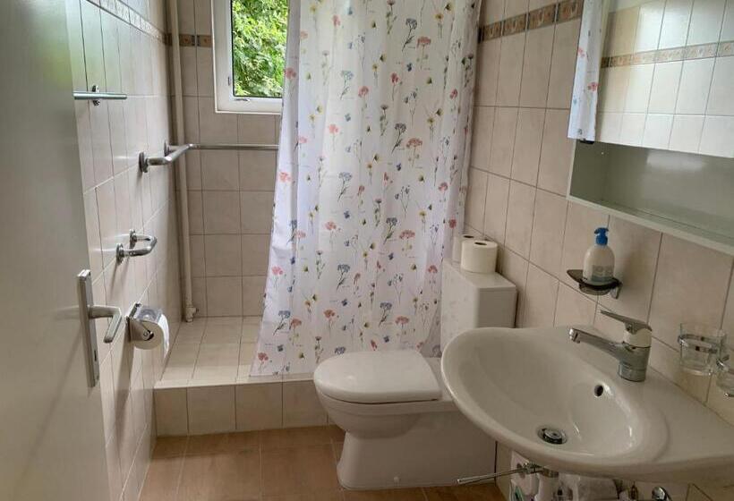 تختخواب و صبحانه Au Quartier