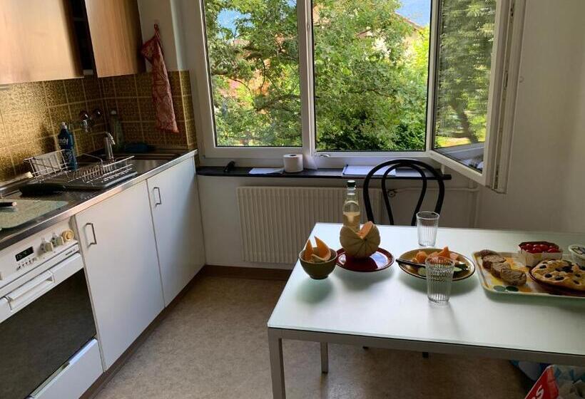 تختخواب و صبحانه Au Quartier