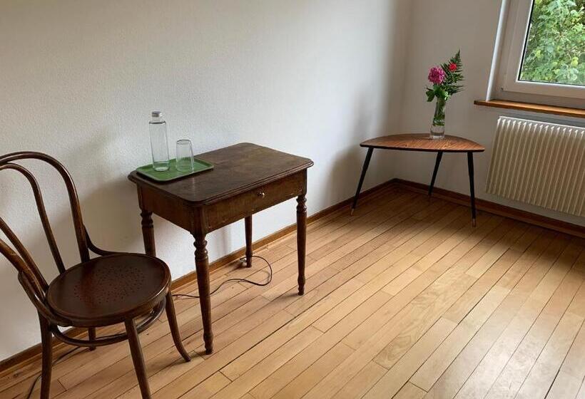 تختخواب و صبحانه Au Quartier