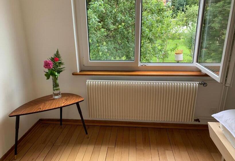 تختخواب و صبحانه Au Quartier