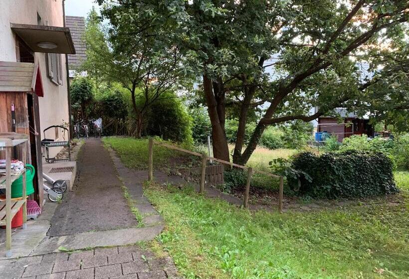 تختخواب و صبحانه Au Quartier