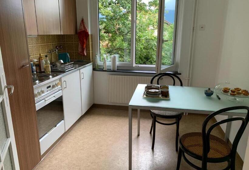 تختخواب و صبحانه Au Quartier