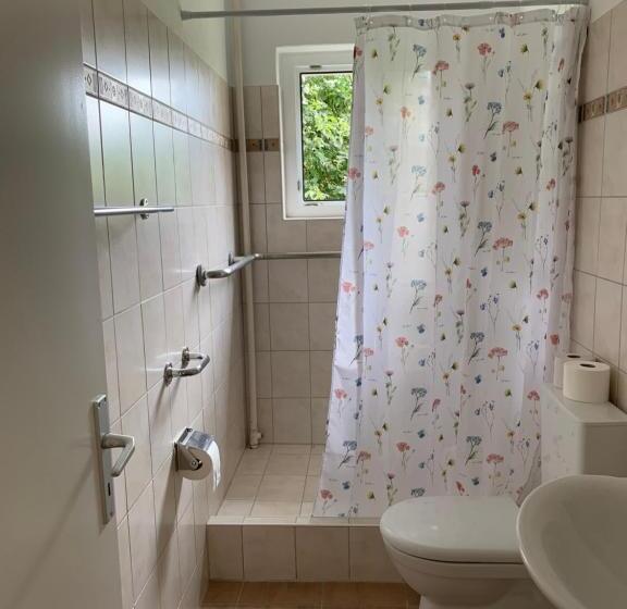 تختخواب و صبحانه Au Quartier