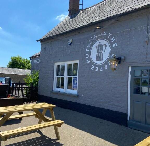 ベッドアンドブレックファースト Coffee Pot Yardley Gobion