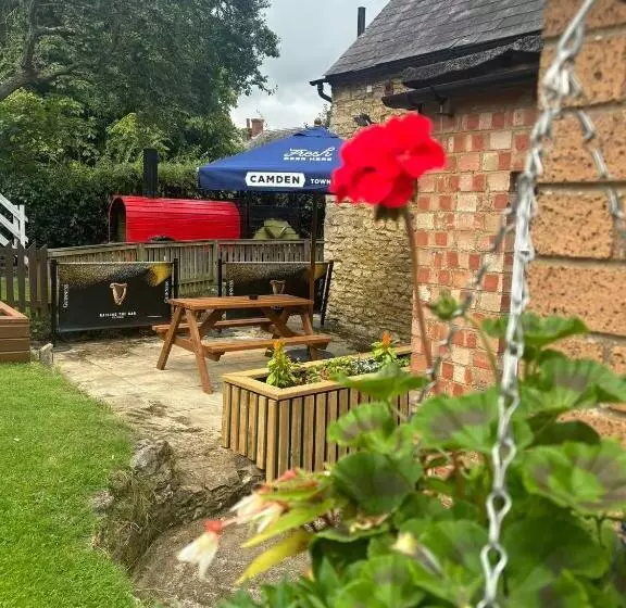 Aamiaismajoitus (B&B) Coffee Pot Yardley Gobion