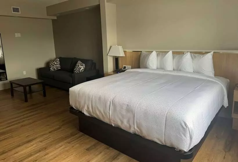 هتل Baymont By Wyndham West Edmonton