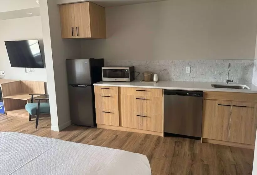 هتل Baymont By Wyndham West Edmonton