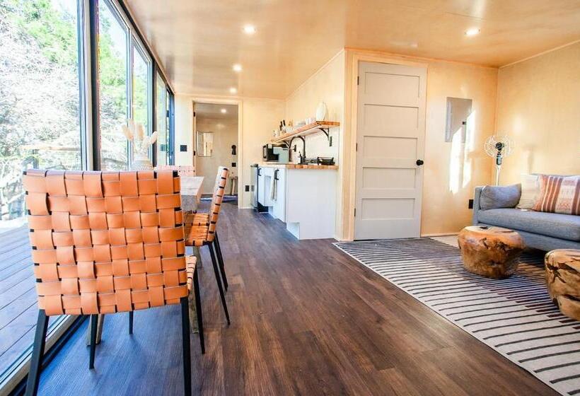 호텔 Live Oak Lodge