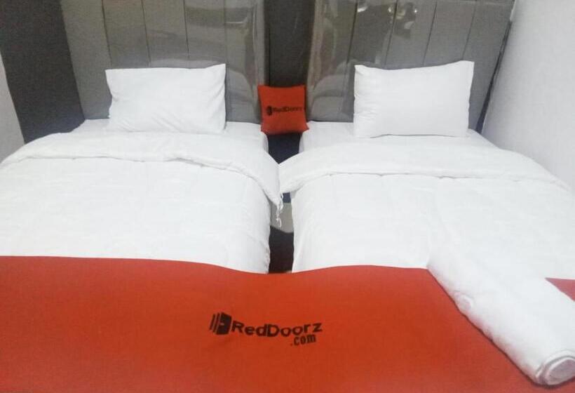 Hotel Reddoorz Syariah Near Unimus Semarang
