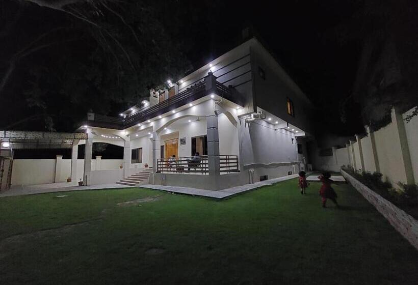 پانسیون Chinar Lodges Abbottabad