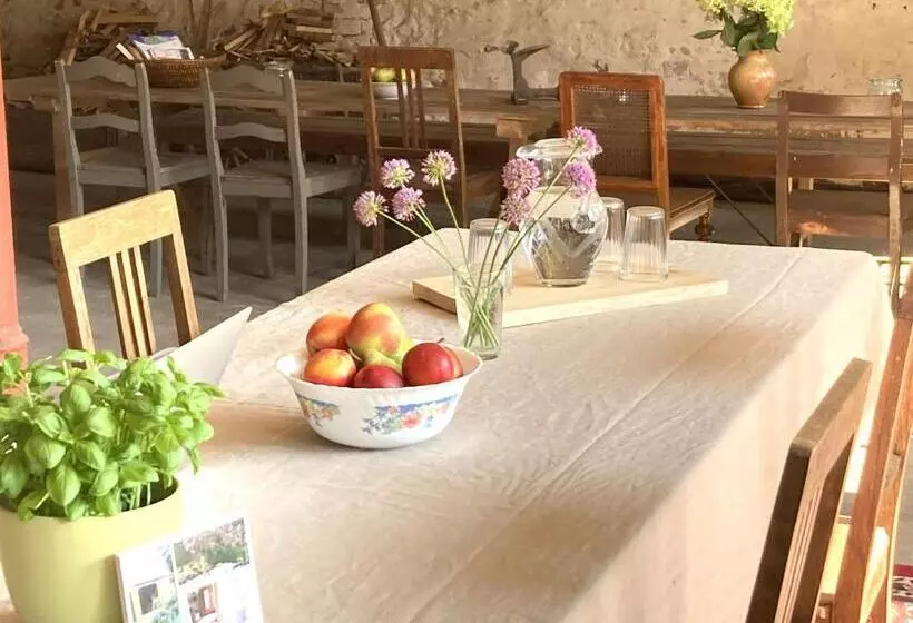 Majatalo Schlamau19   Unterm Nussbaum