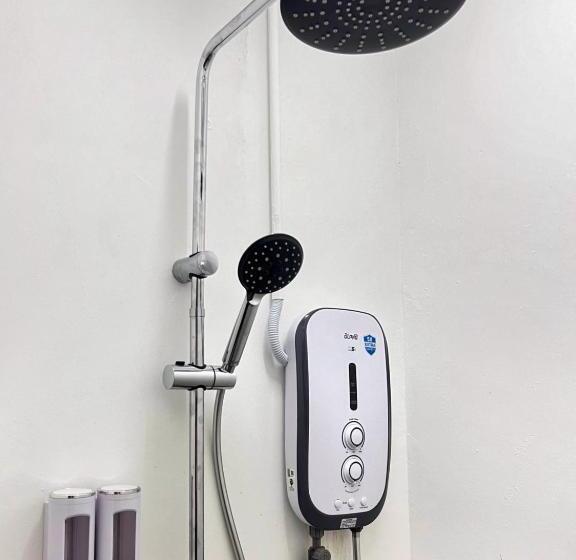 הוסטל Pine Armenian