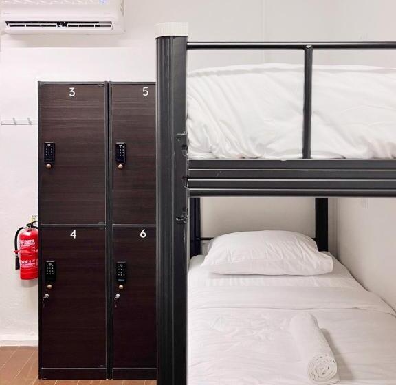 הוסטל Pine Armenian