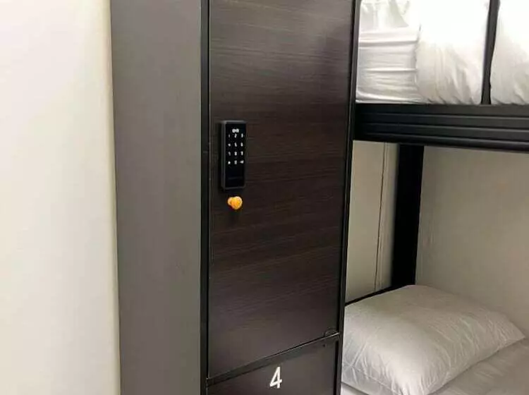 هاستل Pine Armenian