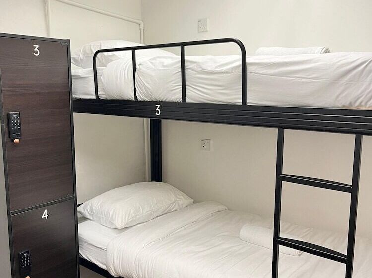 הוסטל Pine Armenian