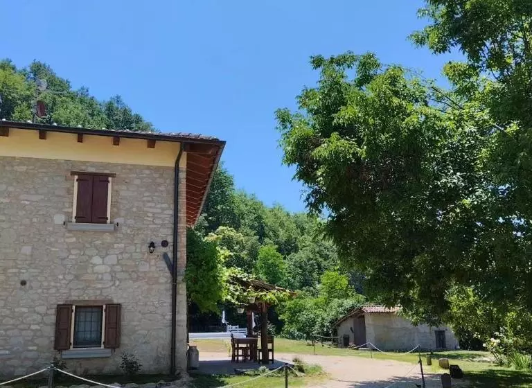 Aamiaismajoitus (B&B) Borgo Doccia 905