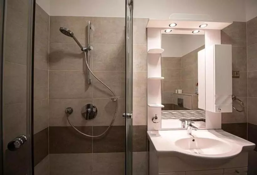 Aamiaismajoitus (B&B) Senyői Vendégház