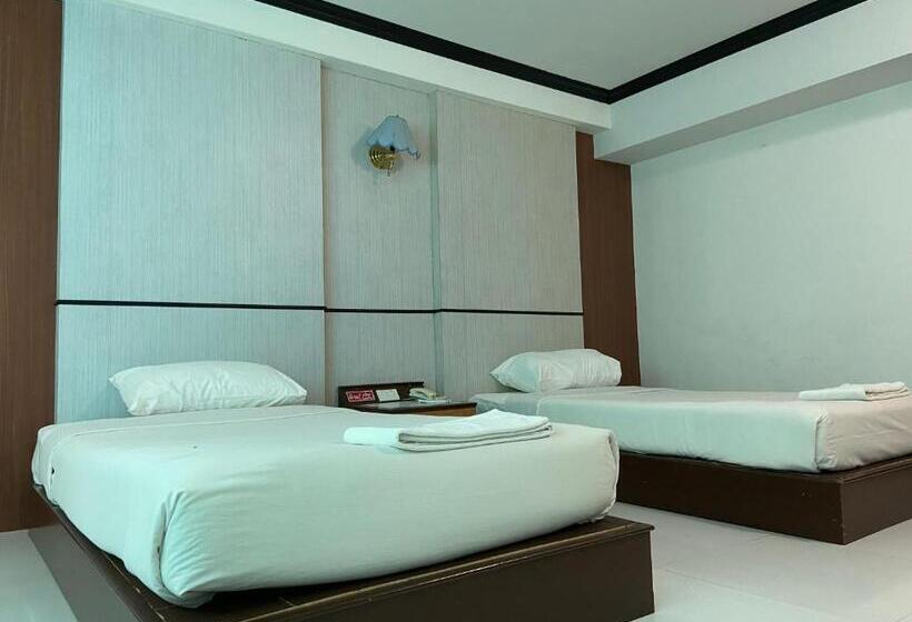 Hôtel โรงแรมโกลเด้นแกรนด์ พิษณุโลก