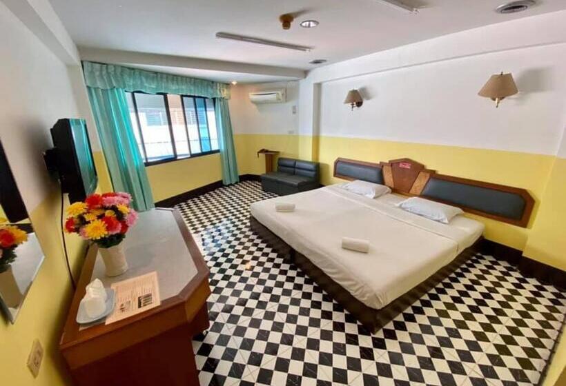 Hôtel โรงแรมโกลเด้นแกรนด์ พิษณุโลก