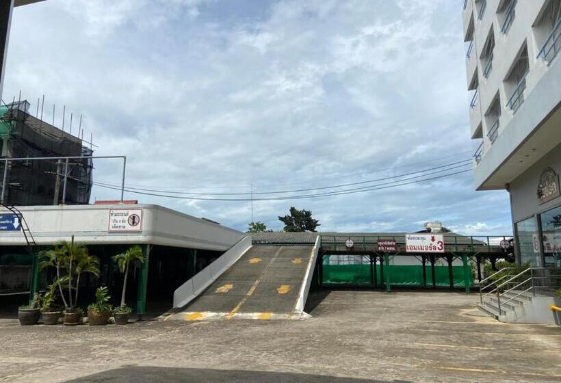 Hôtel โรงแรมโกลเด้นแกรนด์ พิษณุโลก