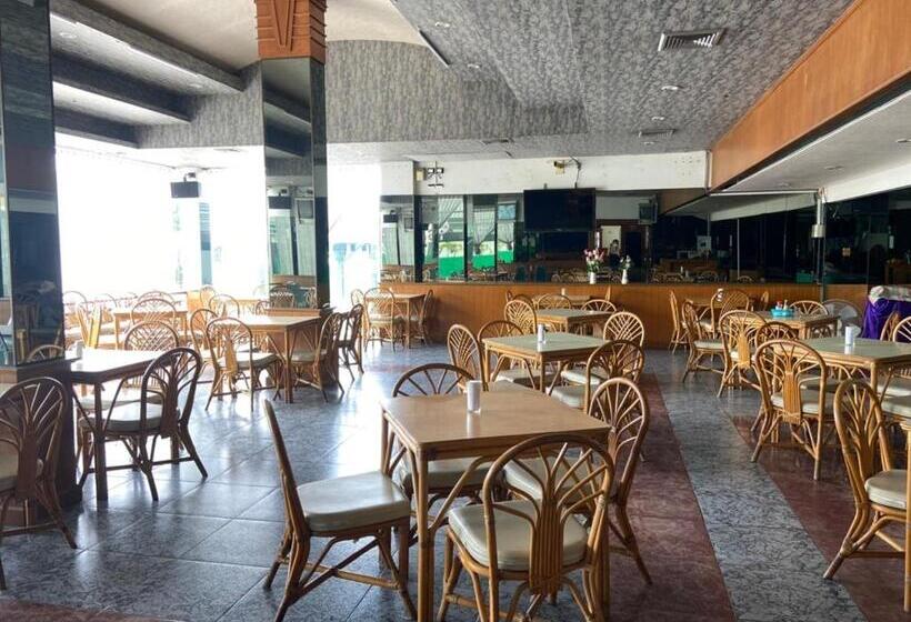 Hôtel โรงแรมโกลเด้นแกรนด์ พิษณุโลก