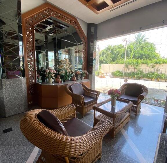 Hôtel โรงแรมโกลเด้นแกรนด์ พิษณุโลก