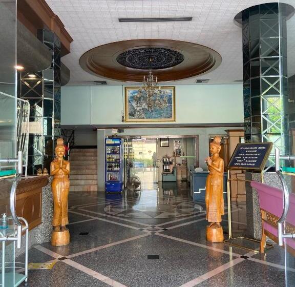 Hôtel โรงแรมโกลเด้นแกรนด์ พิษณุโลก