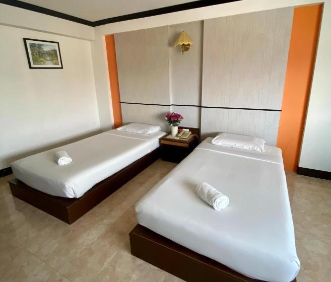 Hôtel โรงแรมโกลเด้นแกรนด์ พิษณุโลก