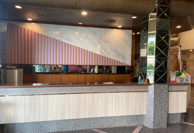 Hôtel โรงแรมโกลเด้นแกรนด์ พิษณุโลก