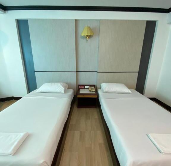 Hôtel โรงแรมโกลเด้นแกรนด์ พิษณุโลก